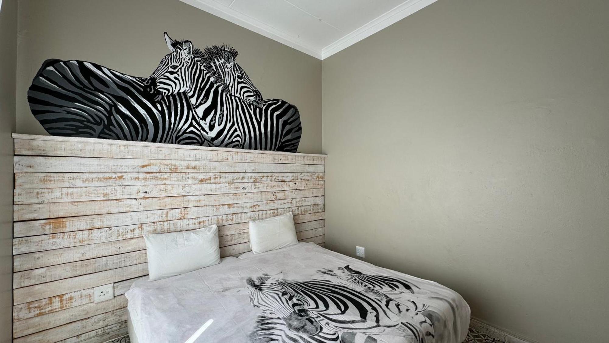 Paradisegarden Backpackers Windhoek Bagian luar foto