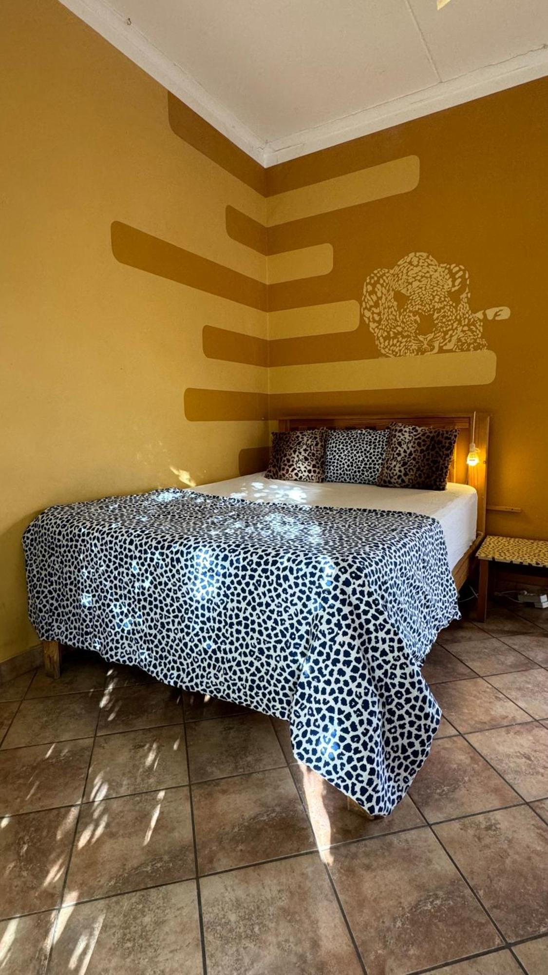Paradisegarden Backpackers Windhoek Bagian luar foto
